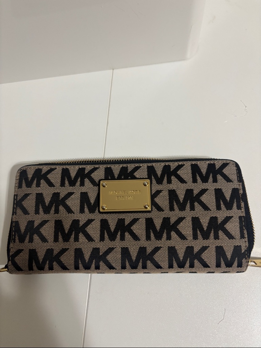 Michael Kors Jet SetTravel Continental  Wallet